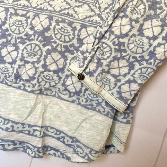 Lucky Brand Medium Printed Top Split Neck Curved Hem - Picture 3 of 6